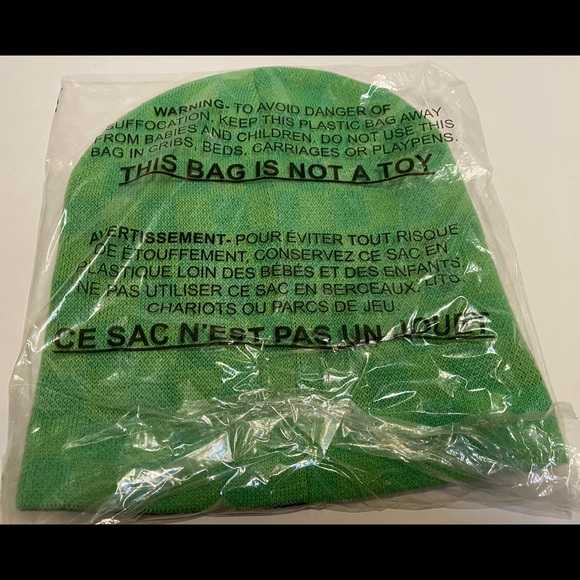 Officially  Minecraft Creeper Face Beanie (L/XL) - Picture 2 of 2